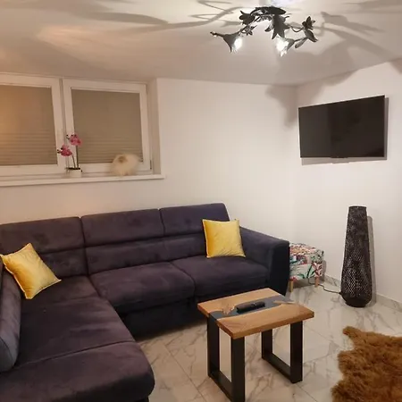 Sylwia Aparthouse - *